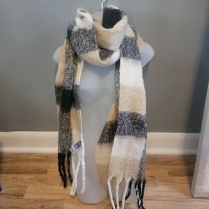 3/$10 Old Navy Recycled Material Scarf